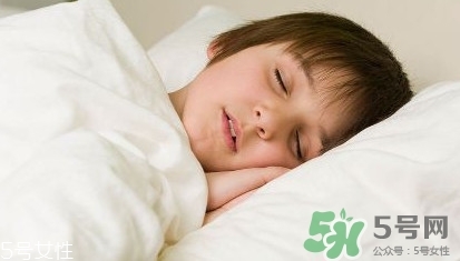 頭上長包是怎么回事？頭上長包是什么原因