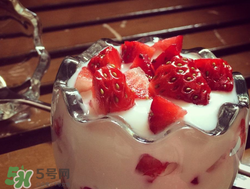 香椿和酸奶能一起吃嗎？香椿能和酸奶一起吃嗎？