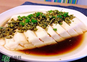 香椿炒豆腐怎么做好吃？香椿炒豆腐的做法