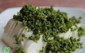 香椿炒豆腐怎么做好吃？香椿炒豆腐的做法