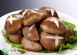 香椿和平菇能一起吃嗎？香椿和香菇能一起吃嗎？