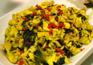 香椿炒雞蛋高血壓能吃嗎？香椿炒雞蛋是否增血壓？