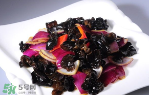 洋蔥和木耳可以一起吃嗎？洋蔥可以和木耳一起炒嗎？