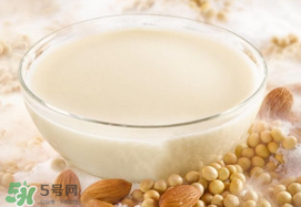 香椿和豆?jié){能一起吃嗎？喝豆?jié){可以吃香椿炒雞蛋嗎？