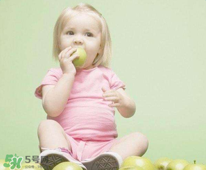 四個月的寶寶可以喝果汁嗎？寶寶四個月能喝果汁嗎？