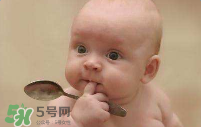 四個月的寶寶可以喝果汁嗎？寶寶四個月能喝果汁嗎？