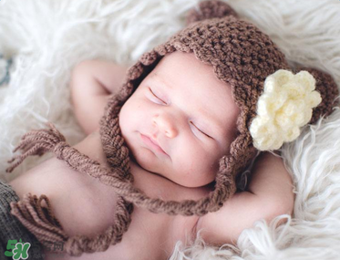 四個月的寶寶可以喝果汁嗎？寶寶四個月能喝果汁嗎？