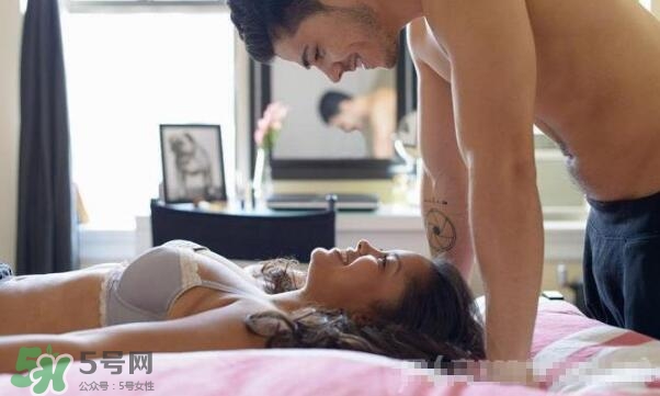 夫妻兩地分居怎么解決生理需求？夫妻兩地分居該如何相處？