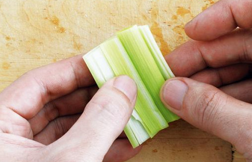 蒜苗怎么切？蒜苗如何切
