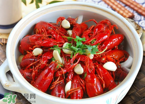 龍蝦變黑了還能吃嗎？龍蝦頭變黑了還能吃嗎？