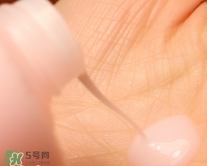 蘭嘉絲汀粉水和蘭蔻粉水哪個(gè)好？蘭嘉絲汀粉水和蘭蔻粉水對(duì)比