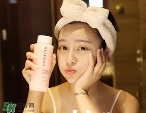 蘭嘉絲汀粉水和蘭蔻粉水哪個(gè)好？蘭嘉絲汀粉水和蘭蔻粉水對(duì)比