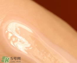 蘭嘉絲汀粉水和蘭蔻粉水哪個(gè)好？蘭嘉絲汀粉水和蘭蔻粉水對(duì)比