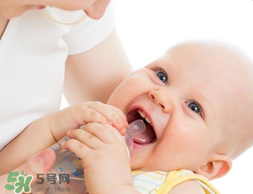 寶寶喝水喝奶要分開用奶瓶嗎？奶瓶喝水和喝奶要分開嗎？