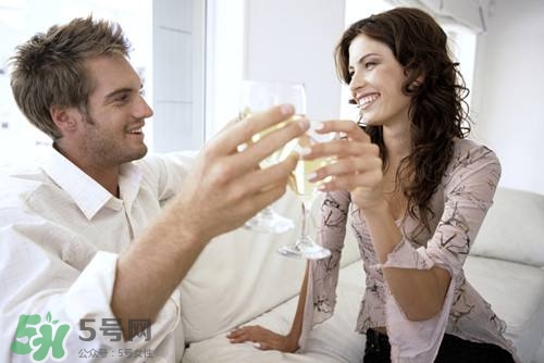 夫妻如何保持新鮮感？調(diào)情小技巧激發(fā)你的性欲