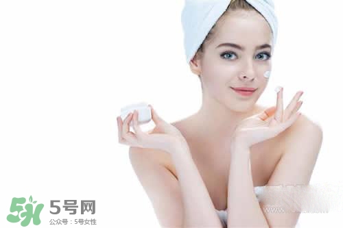 肌底液晚上可以用嗎？肌底液白天還是晚上用