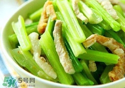 芹菜怎么炒好吃？芹菜怎么炒不苦