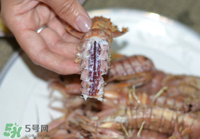 皮皮蝦中間硬的能吃嗎？皮皮蝦中間硬的是什么？