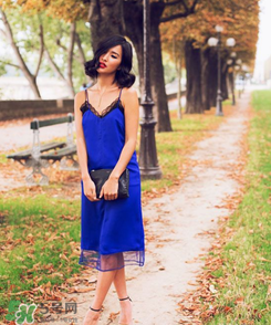 吊帶裙里面穿什么內(nèi)衣？吊帶裙怎么穿內(nèi)衣？