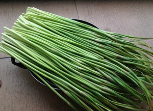 怎樣腌蒜苔才好吃？家常腌蒜苔的方法