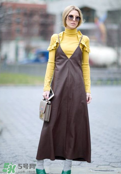 吊帶裙怎么搭配？吊帶裙怎么搭配好看？