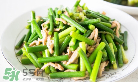 蒜苔炒什么好吃？蒜苔和什么一起炒好吃