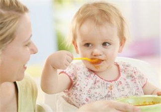 寶寶幾個(gè)月可以吃水果泥？寶寶多大可以吃果泥？
