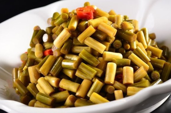 怎樣腌蒜苔才好吃？家常腌蒜苔的方法