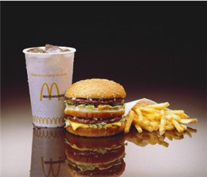 吃快餐抽兩瓶黑血是真的嗎？吃快餐血會(huì)變黑嗎？