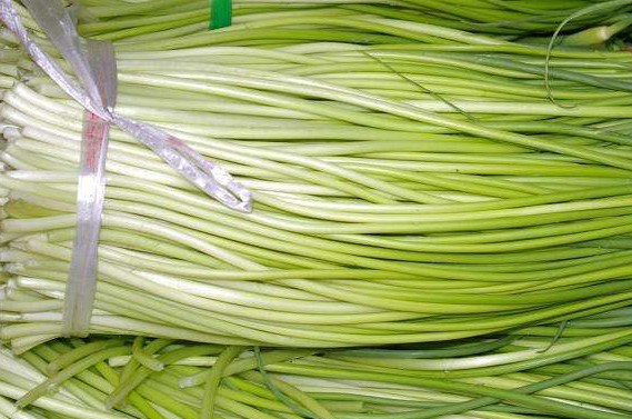 蒜苔是怎么長(zhǎng)出來(lái)的？蒜苔是大蒜長(zhǎng)出來(lái)的嗎