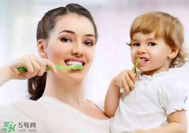 寶寶不肯刷牙一刷就哭怎么辦？怎么樣讓寶寶養(yǎng)成刷牙的習(xí)慣？