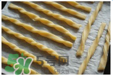 適合寶寶吃的小餅干怎么做？寶寶能吃的小餅干怎么做？