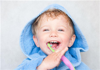 寶寶不肯刷牙一刷就哭怎么辦？怎么樣讓寶寶養(yǎng)成刷牙的習(xí)慣？