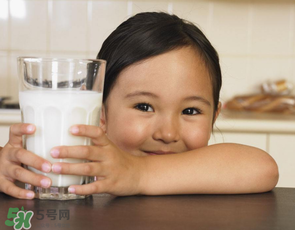 吃完蝦爬子能喝牛奶嗎？蝦爬子能和牛奶一起吃嗎？