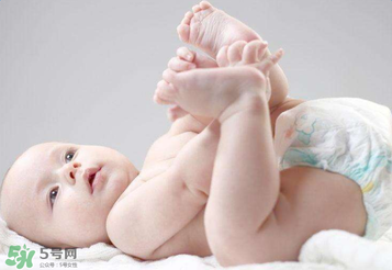 媽媽病毒性感冒需要停止喂奶嗎？媽媽感冒了喂奶需要注意什么？