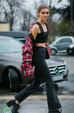 露臍裝怎么搭配？露臍裝怎么搭配好看？