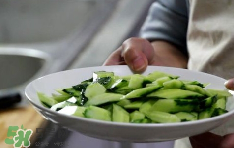 黃瓜怎么切菱形？如何將黃瓜切菱形