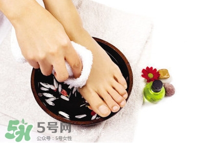  艾葉泡腳有什么禁忌？艾葉泡腳的禁忌