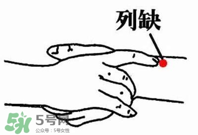 媽媽病毒性感冒需要停止喂奶嗎？媽媽感冒了喂奶需要注意什么？