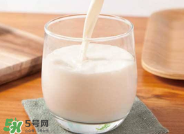 蠶豆和牛奶可以同吃嗎？吃蠶豆可以喝牛奶嗎？