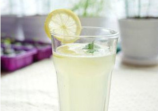 檸檬水什么時(shí)候喝最好？檸檬水什么時(shí)間喝最好