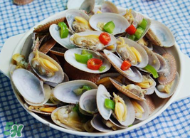 花甲能和白酒一起吃嗎？花甲和白酒在一起會(huì)食物中毒嗎？