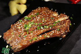 花甲和羊肉能一起吃嗎？羊肉可以和花甲一起吃嗎？