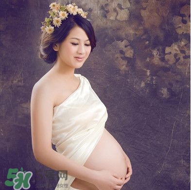 孕婦摸肚子會繞頸嗎？孕婦摸肚子胎兒能感受到嗎？