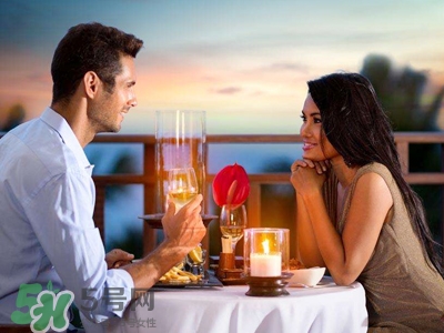 如何優(yōu)雅的表達(dá)滾床單？如何優(yōu)雅地把我想睡你說(shuō)成一句情話(huà)？