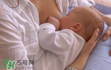 我的奶水發(fā)黃是怎么回事？ 哺乳期奶水發(fā)黃還可以喂奶嗎？