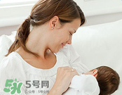 哺乳期奶水有血是什么原因？哺乳期奶水有血能喂奶嗎？