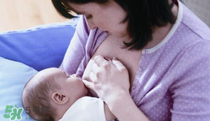 哺乳期奶水有血是什么原因？哺乳期奶水有血能喂奶嗎？