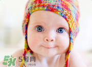 寶寶總是拿手揉眼睛是怎么了？寶寶眼睛癢怎么處理？