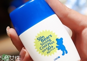 近江兄弟防曬霜紅色藍(lán)色哪個好？近江兄弟小熊防曬霜紅色藍(lán)色對比